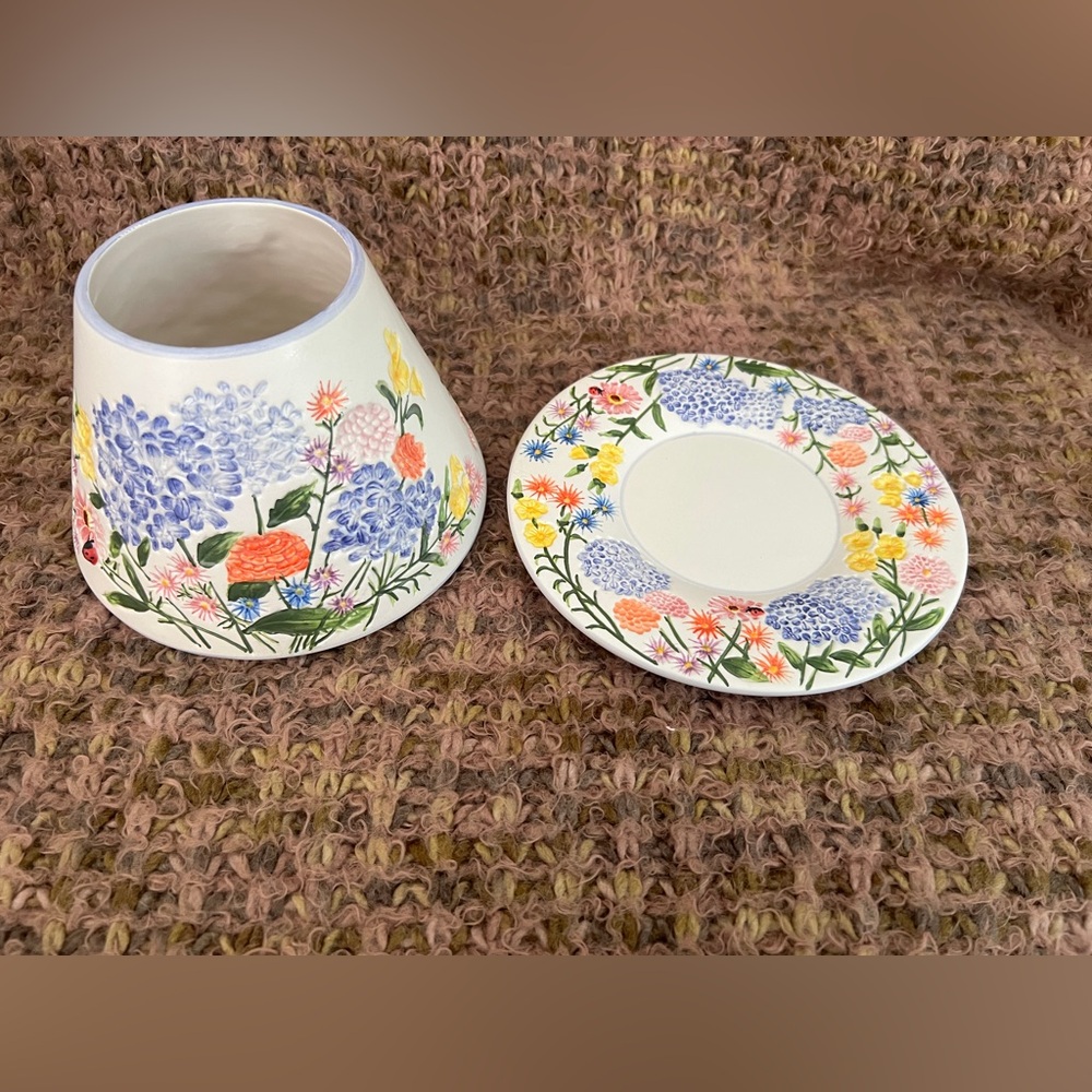 YANKEE CANDLE  VOTIVE HOLDER 2 PIECE FLORAL WITH LADYBUGS
